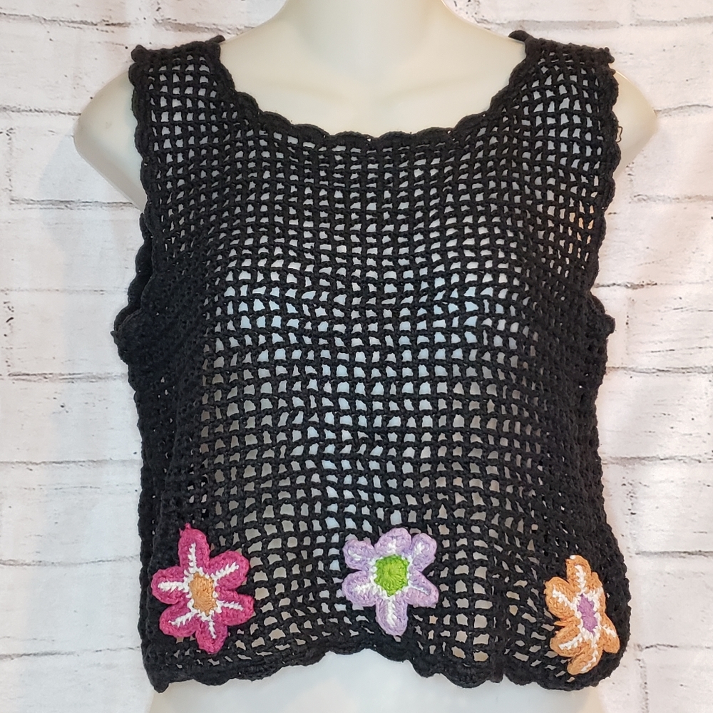 80's Black sleeveless crocheted scoop neck top